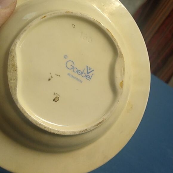 Vintage Goebel Hummel Ceramic Ashtray with Figurine - Picture 4 of 5